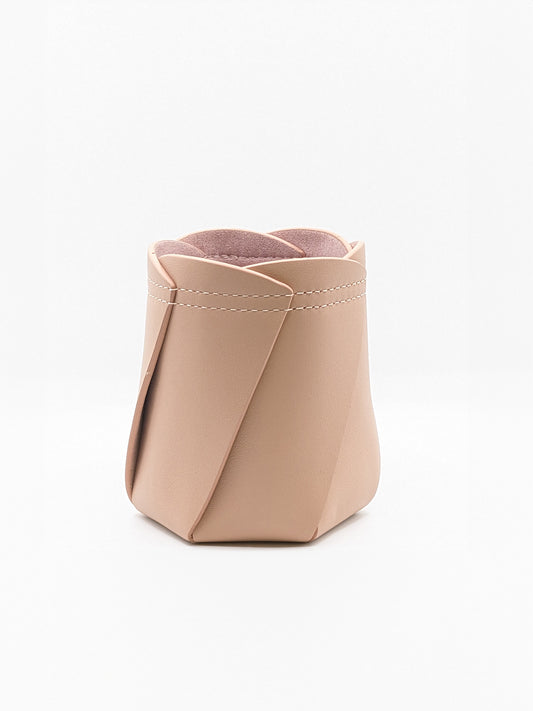 Coloured leather pen cup with a scalloped design